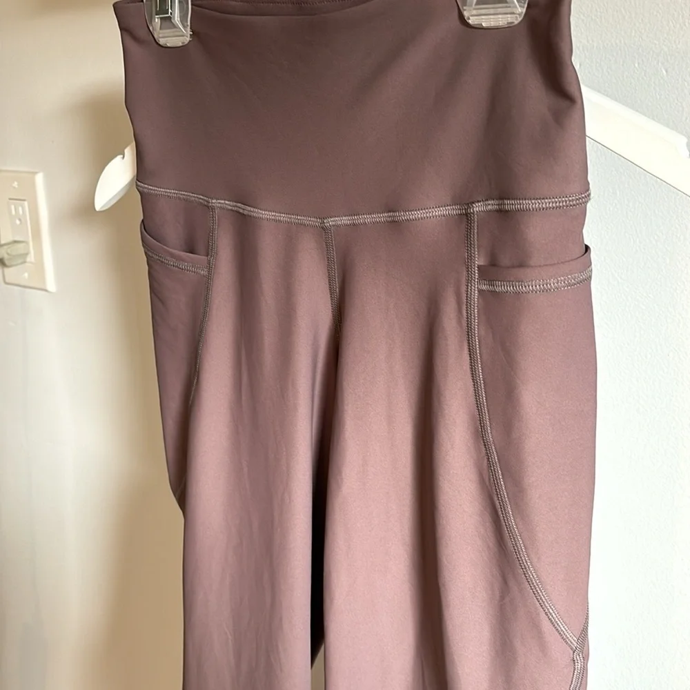 Old Navy active slim boot cut legging. - Picture 2 of 5